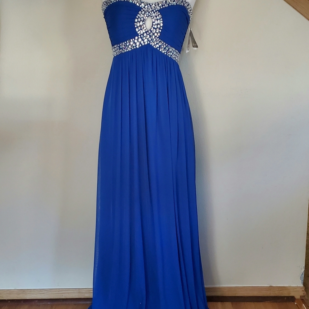NWT. Stunning Blue Formal Strapless Dress mi